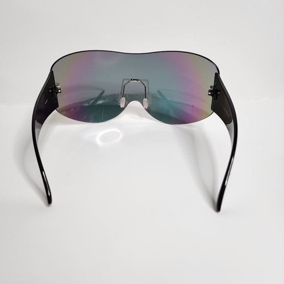 XL Shield Sunglasses | Pink Metallic - Picture 4 of 5